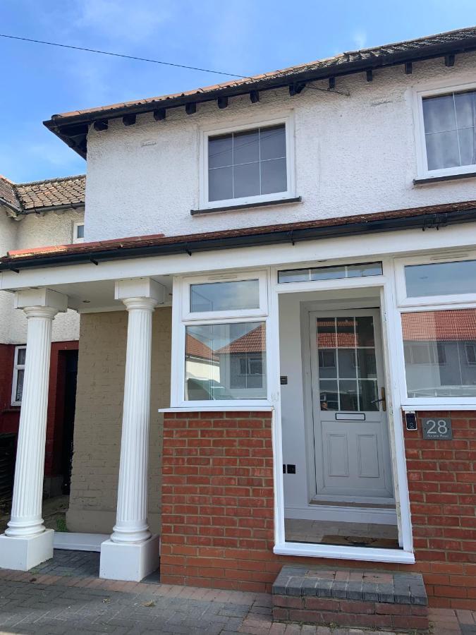 Beautiful Self Contained Studio Apartment Londra Exterior foto